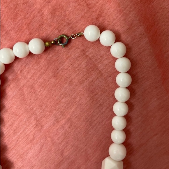Necklace/White Beads EUC - Picture 3 of 3